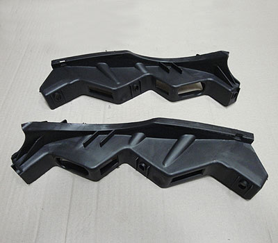 NOSAC PREDNJEG BRANIKA BOCNI PLASTICNI - LEVO